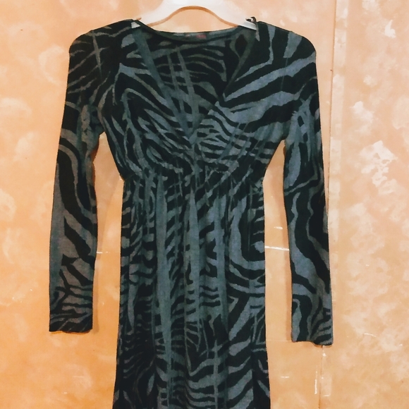 Grimson Ivy Dress - Picture 5 of 7